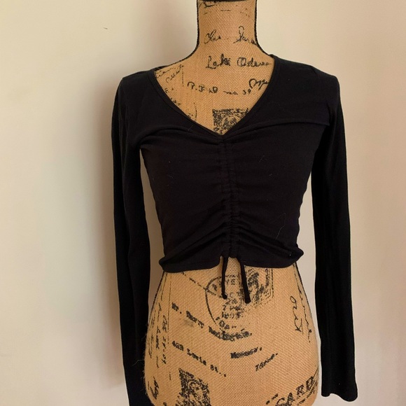 Hollister Tops - Hollister crop long sleeve tee